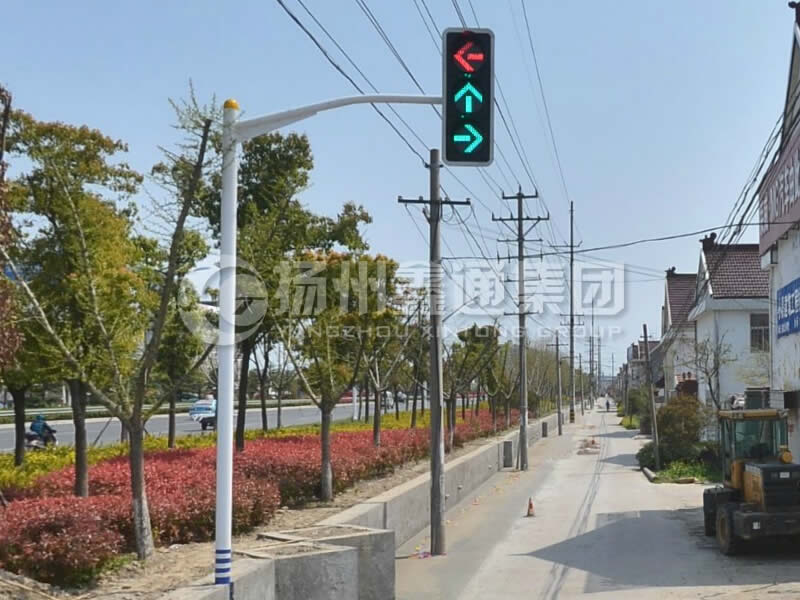 XHDG-017，單挑彎臂信號(hào)燈桿